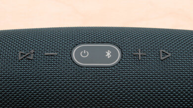 JBL Charge 4 Controls Photo