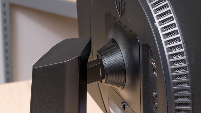 LG 24GS65F-B Ergonomics Picture