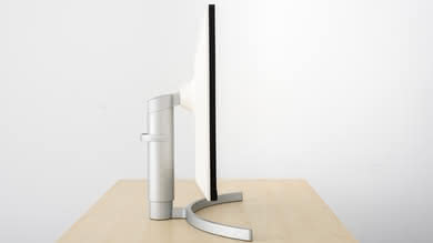 LG 27UK650-W Thickness Picture