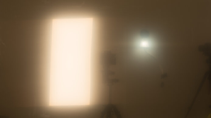 Gigabyte AORUS FV43U Bright Room Off Picture