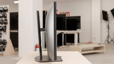 Dell S3220DGF Thickness Picture