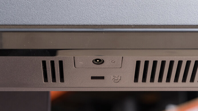 LG 32GR93U-B Inputs 2