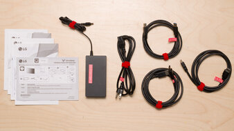 LG 27GX700A-B In The Box Picture