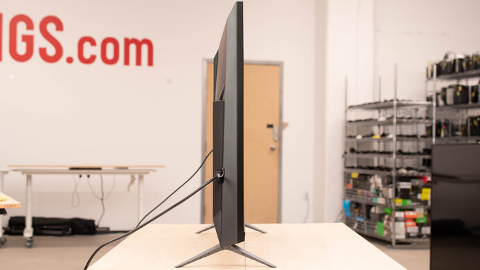 Gigabyte AORUS FV43U Thickness Picture