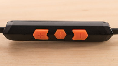 V-MODA BassFit Wireless Controls Picture