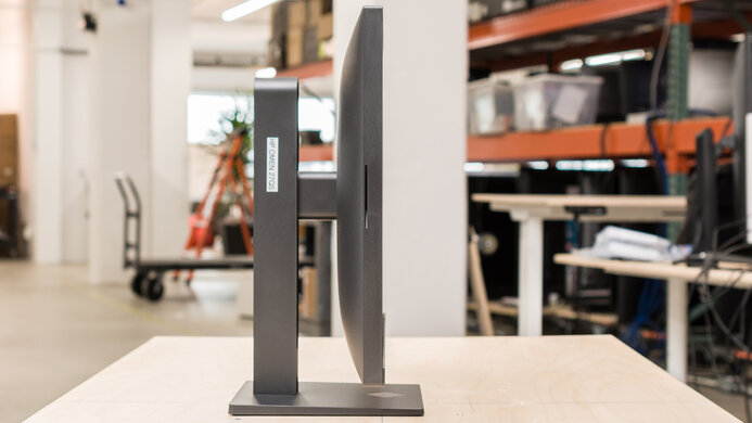 HP OMEN 27qs Thickness Picture