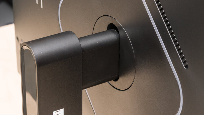 HP OMEN 27qs Ergonomics Picture