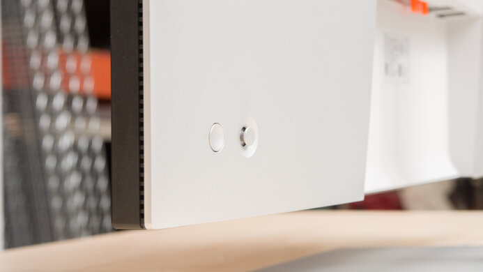 Dell U3223QE Controls Picture