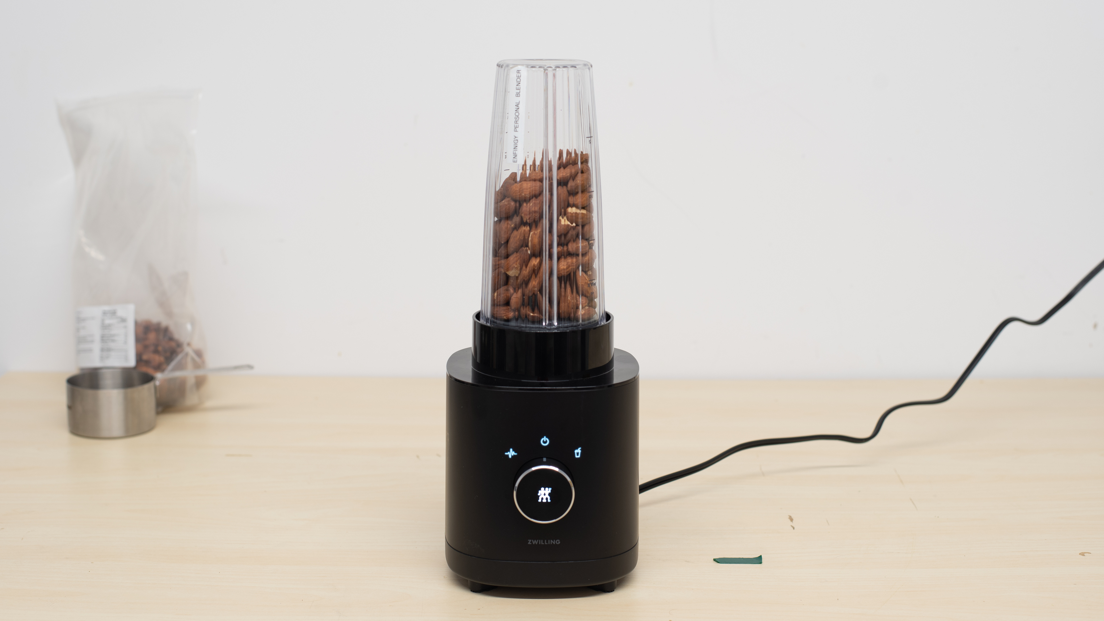 ミキサー　ZWILLING Personal Blender Amazon.com: ZWILLING Enfinigy Personal Blender, Piranha