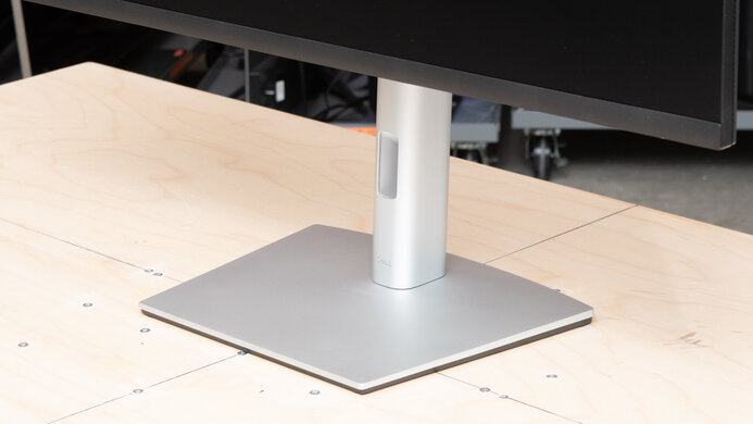 Dell P3223DE Stand Picture