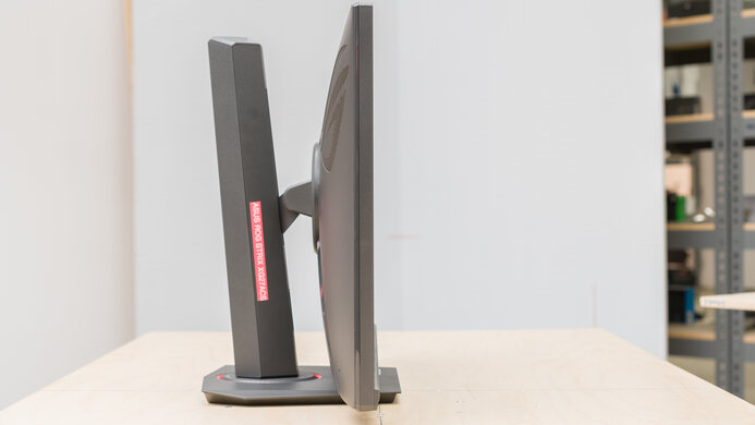 ASUS ROG Strix XG27ACS Thickness Picture