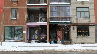 Canon EOS Rebel T100/4000D Sample Gallery - Studio