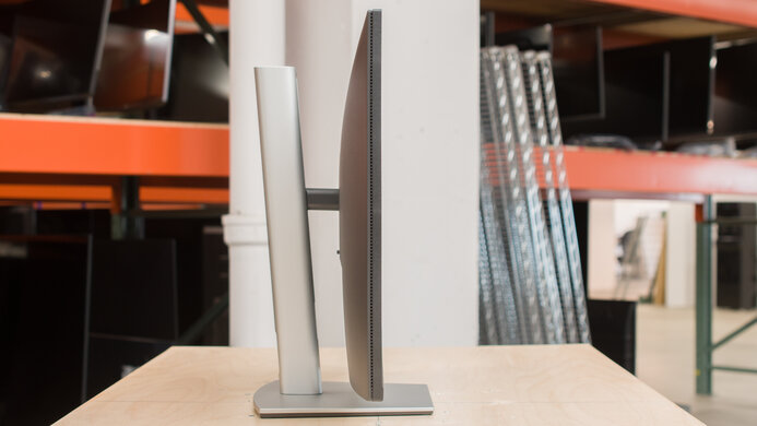 Dell P3223DE Thickness Picture