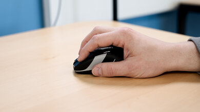 Logitech M525 Claw Grip Picture