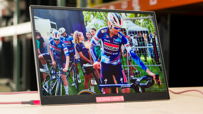 LG gram +view 16 Review