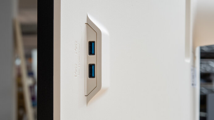 LG 40WP95C-W Inputs 2