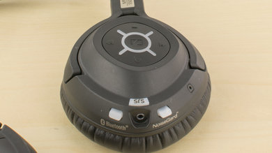 Sennheiser MM 550-X Wireless Controls Picture