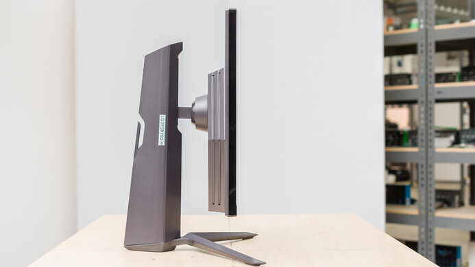 LG 27GR75Q-B Thickness Picture