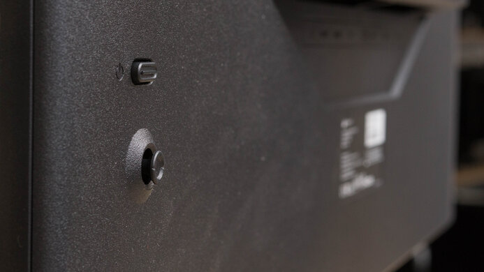 Corsair XENEON 32QHD165 Controls Picture