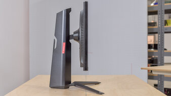 LG 24GS65F-B Thickness Picture