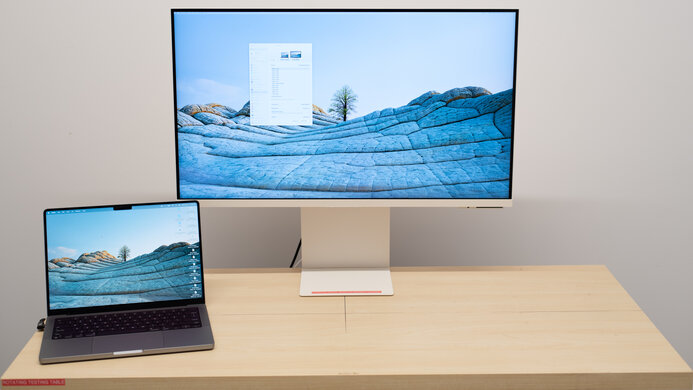 Samsung Smart Monitor M80D S32DM80 Display Picture