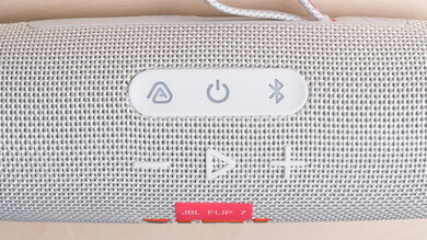 JBL Flip 7 Controls Photo