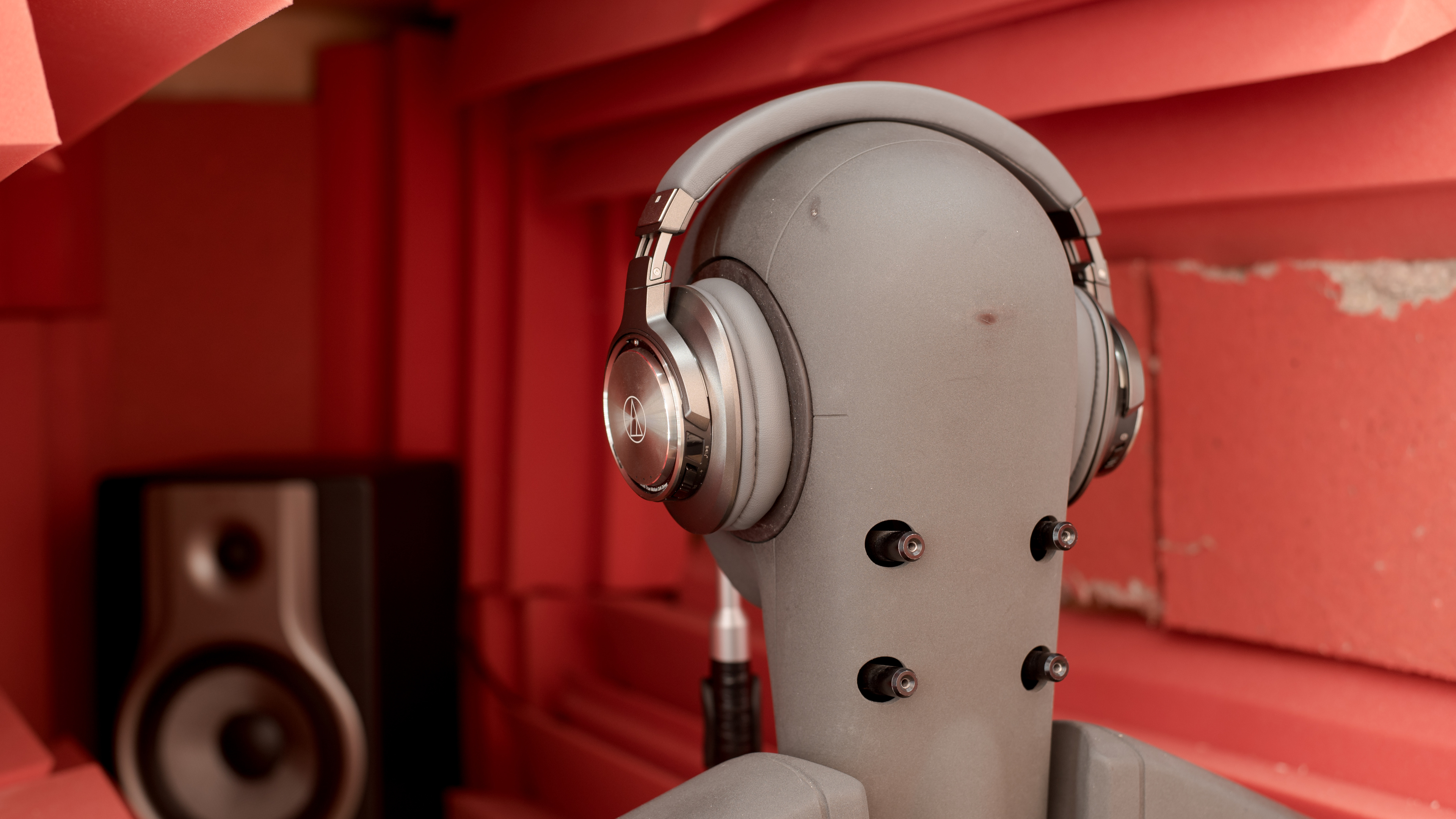 ヘッドホン audio-technica ATH-DSR9BT Audio-Technica DSR9BT review: the best, sometimes | The Verge