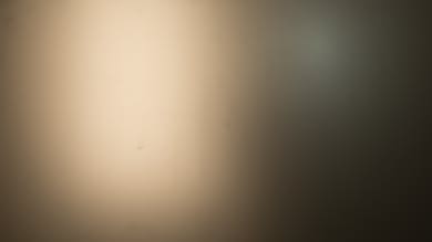 HP Pavilion 22CWA Bright room off picture