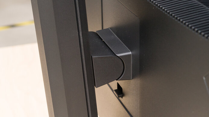 Gigabyte M32Q Ergonomics Picture