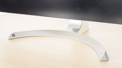 LG 32UD99-W Stand Picture