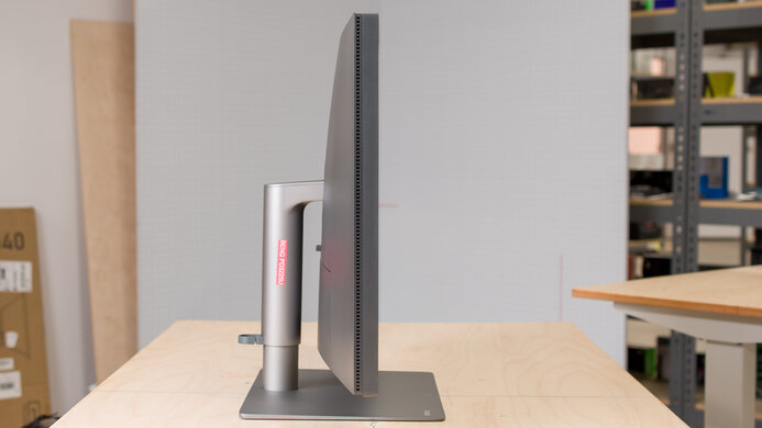 BenQ PD3225U Thickness Picture