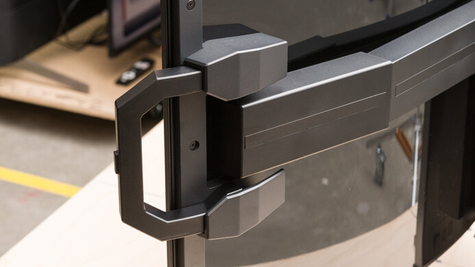 Corsair XENEON FLEX 45WQHD240 Build Quality Picture