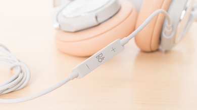 Bang & Olufsen Beoplay H6 Controls Picture