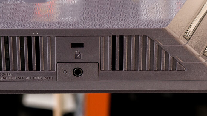 LG 27GR95QE-B Inputs 2