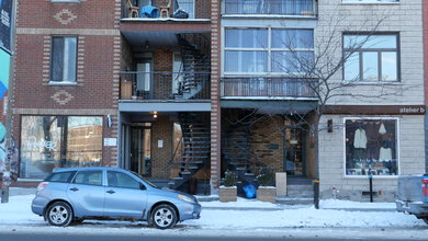 Leica D-Lux 8 Sample Gallery - Studio