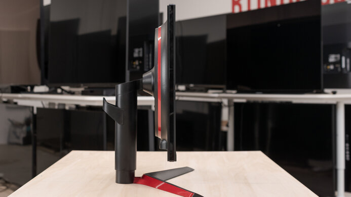 LG 27GN750-B Thickness Picture