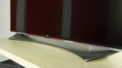 LG UF9500 Stand Picture