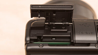 Canon EOS M200 Card Slot Picture