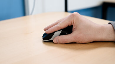 Logitech M525 Fingertip Grip Picture