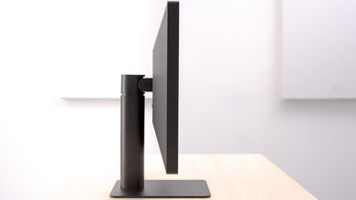 LG UltraFine 4k Thickness picture