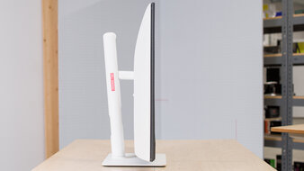 Dell S3225QC Thickness Picture