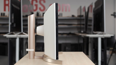 LG 49WL95C-W Thickness Picture