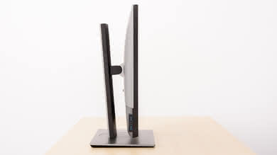 Dell U2718Q Thickness Picture