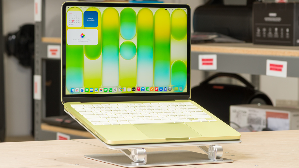 بررسی Apple MacBook Neo (A18 Pro، 2026).