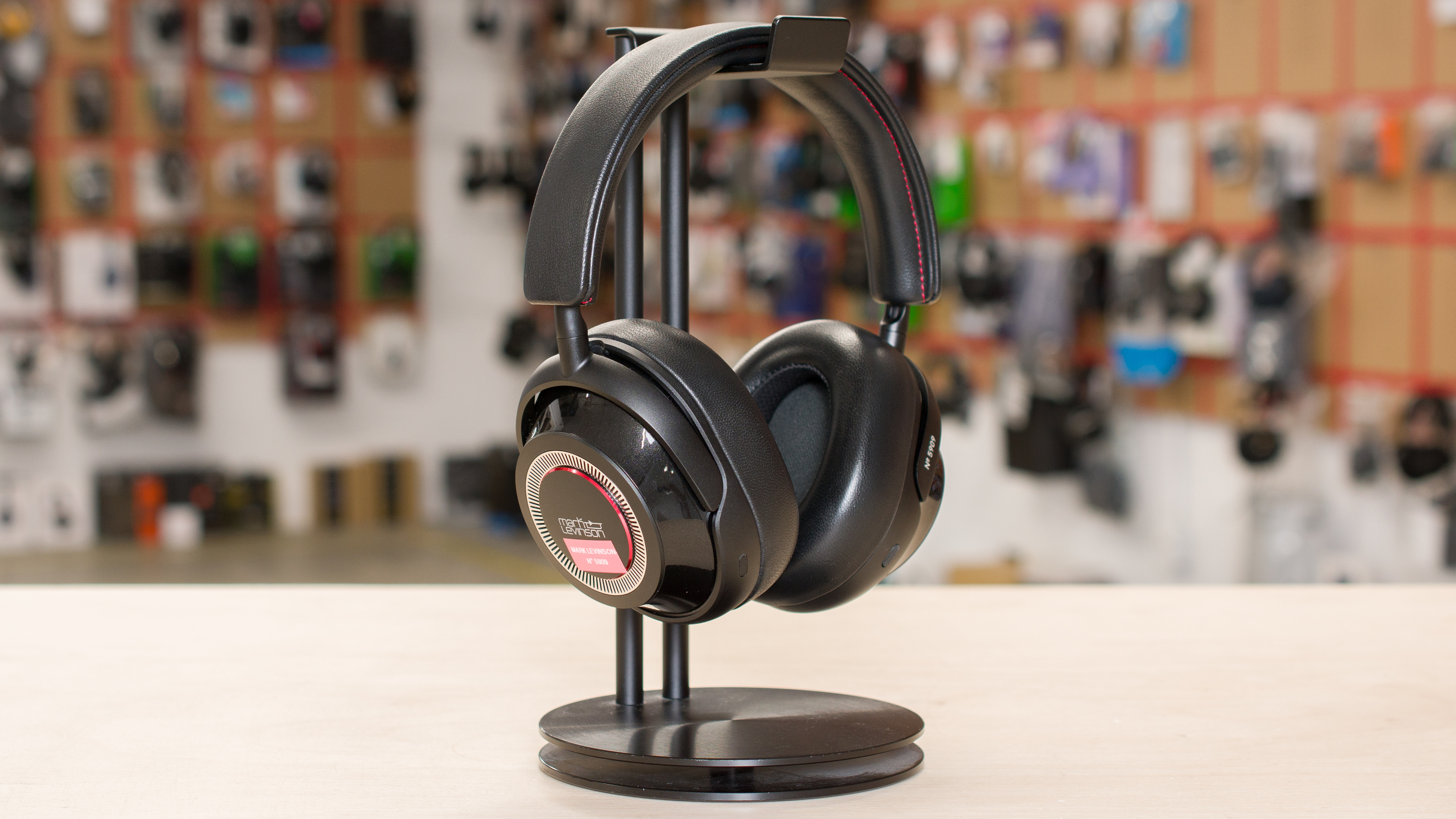Mark Levinson Nº 5909 vs Sony WH-1000XM6: Which Headphones Are