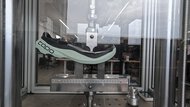 Topo Aura 2 Forefoot Bending Resistance Picture