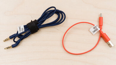 JBL Live 670NC Cable Picture