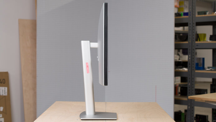 Dell U3225QE Thickness Picture