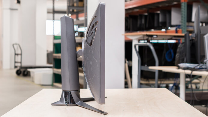ASUS ROG Strix XG27UQR Thickness Picture