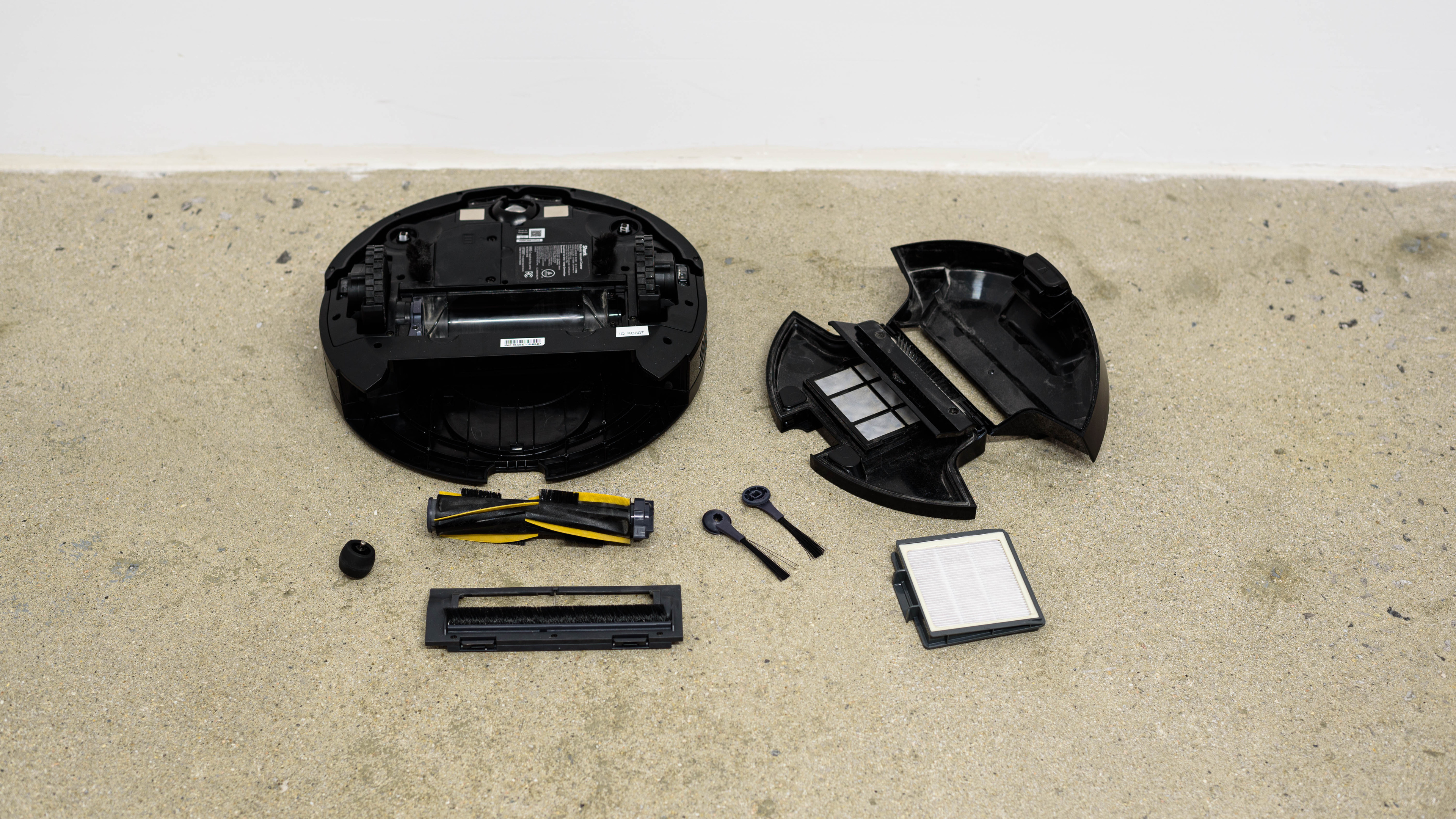 Shark IQ Robot RV1001 vs iRobot Roomba 